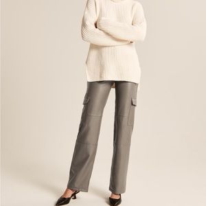 NEW NEVER WORN ABERCROMBIE RELAXED JEAN VEGAN LEATHER SIZE 28